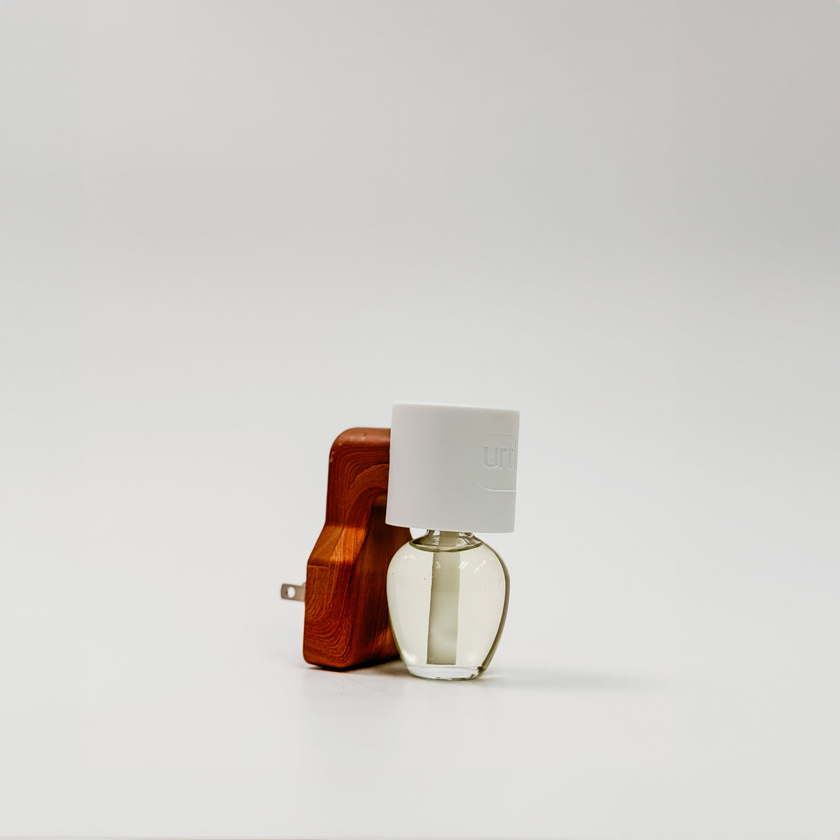 EHREE Scent Bottle + Plug-In